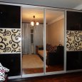Зеркальный шкаф-купе с пескоструем и лакобелем